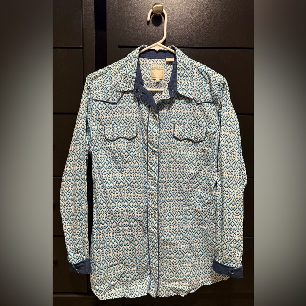 Roper Women’s Blue Patterned Button-Up Shirt